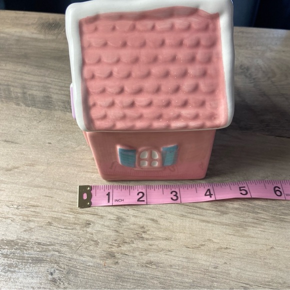 Adorable DW Home Pink Christmas Candle House Ceramic Decor Peppermint Popcorn - Picture 11 of 11